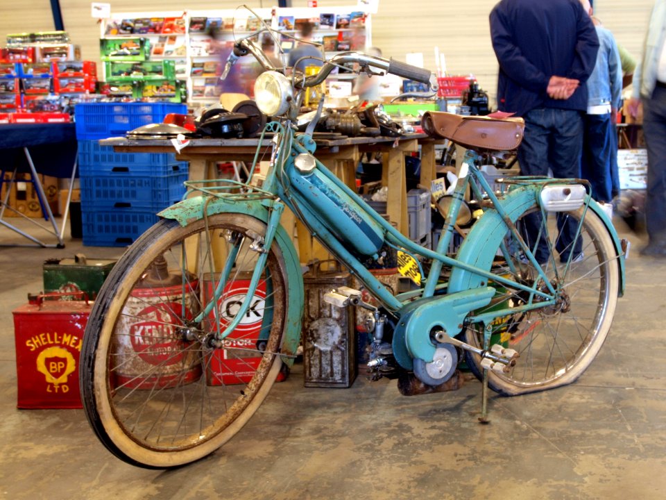 Old Peugeot mopet p1