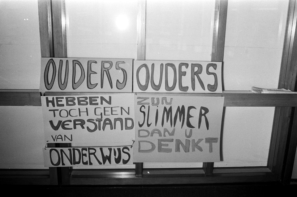 Onderwijsdag van katholieke scholen in RAI Amsterdam, bord, Bestanddeelnr 925-1491