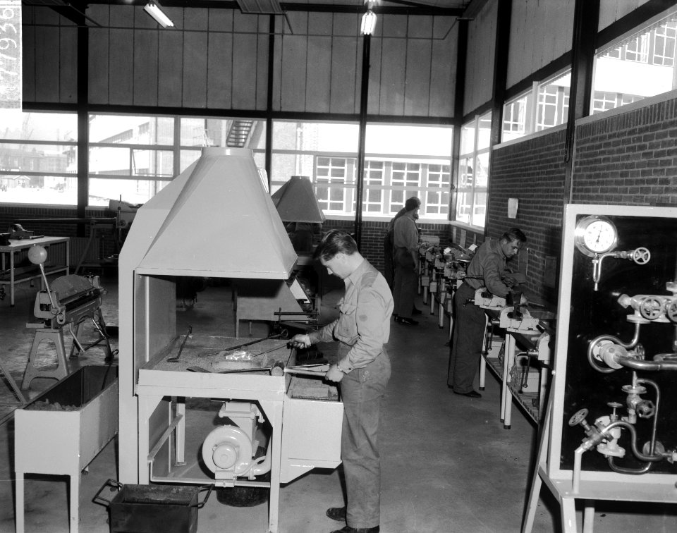 Onderwijsvernieuwingen bij KM te Amsterdam, interieurs, Bestanddeelnr 917-7936