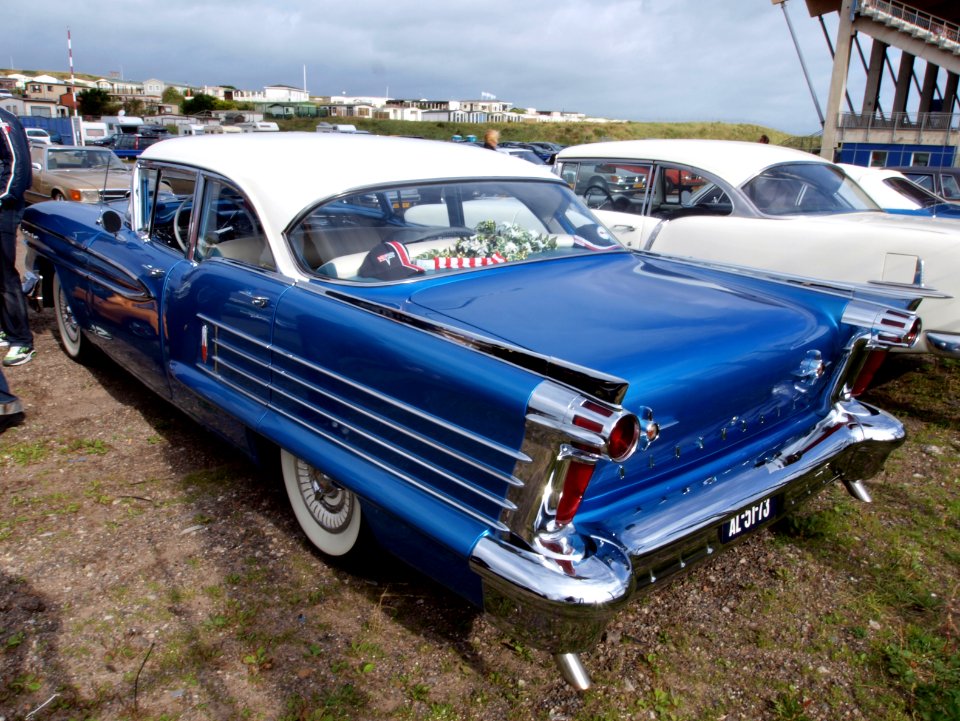 Oldsmobile '88' taillight pic4