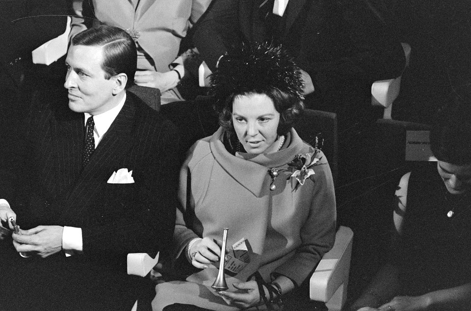 Ondertrouw prinses Margriet en Pieter van Vollenhoven nummer 25 en 26 prinses Be, Bestanddeelnr 919-8686