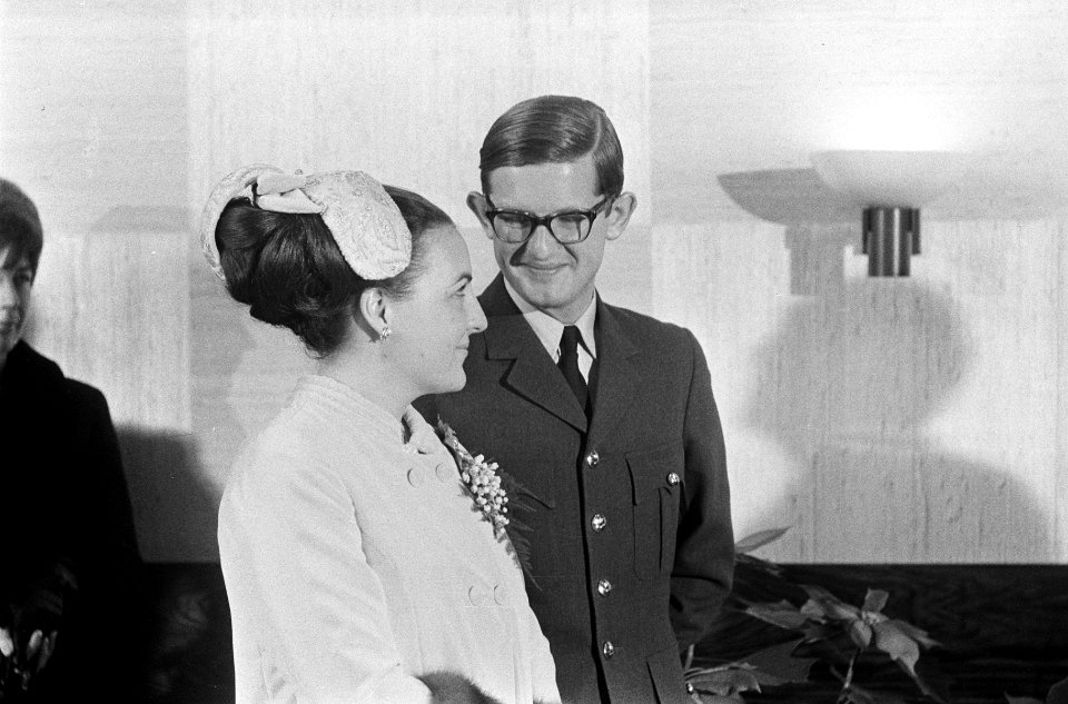 Ondertrouw prinses Margriet en Pieter van Vollenhoven op stadhuis te Baarn, aans, Bestanddeelnr 919-8663