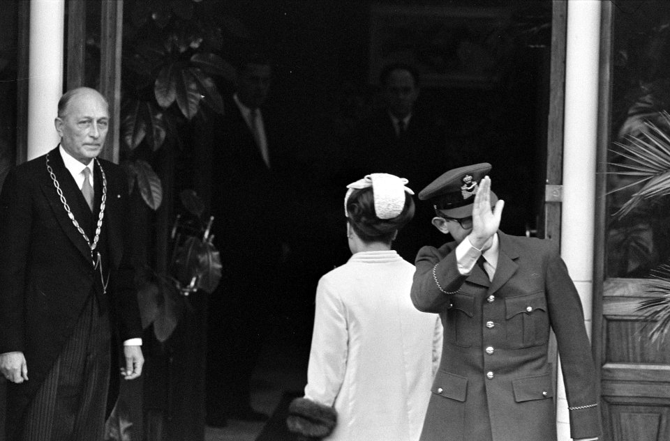 Ondertrouw prinses Margriet en Pieter van Vollenhoven op stadhuis te Baarn, Bestanddeelnr 919-8673