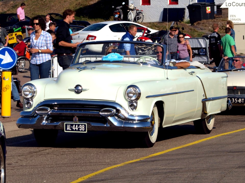 Oldsmobile 88 dutch licence registration AL-44-98 pic5