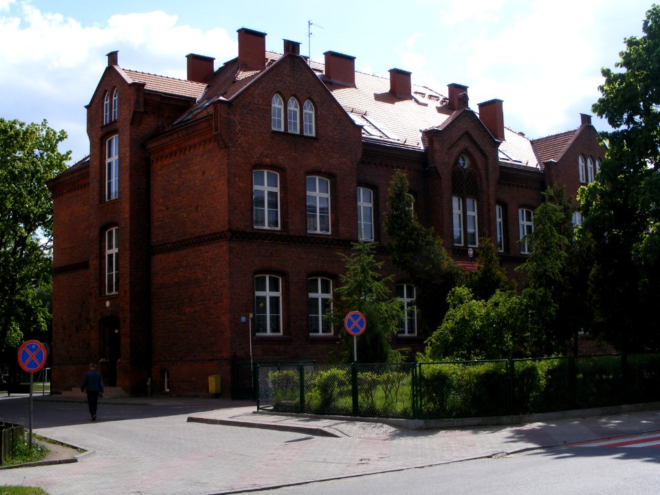 Olecko, ul. Kolejowa 33 - Szkoła Podstawowa Nr 3