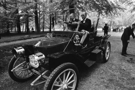 Old-timers op Soestdijk i.v.m. 25-jarig jubileum Pionier Automobielen Club , Ber, Bestanddeelnr 931-4881