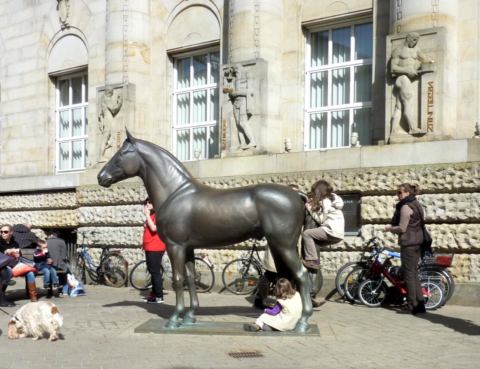 Oldenburgerstatue 1 photo