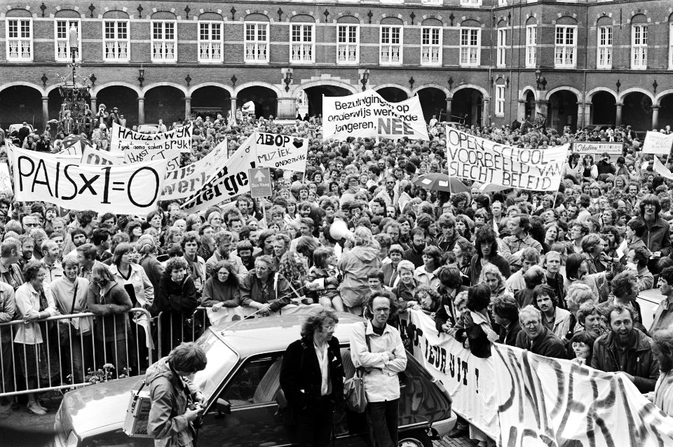 Onderwijzers protesteren op Binnenhof, Bestanddeelnr 930-8867