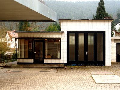 Old Petrol station at Elmstein pic3