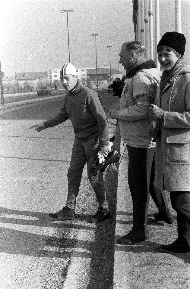 Olympische Winterspelen 1964. Schaatser Rudi Liebrechts, chef de mission Kees Ke, Bestanddeelnr 916-0102