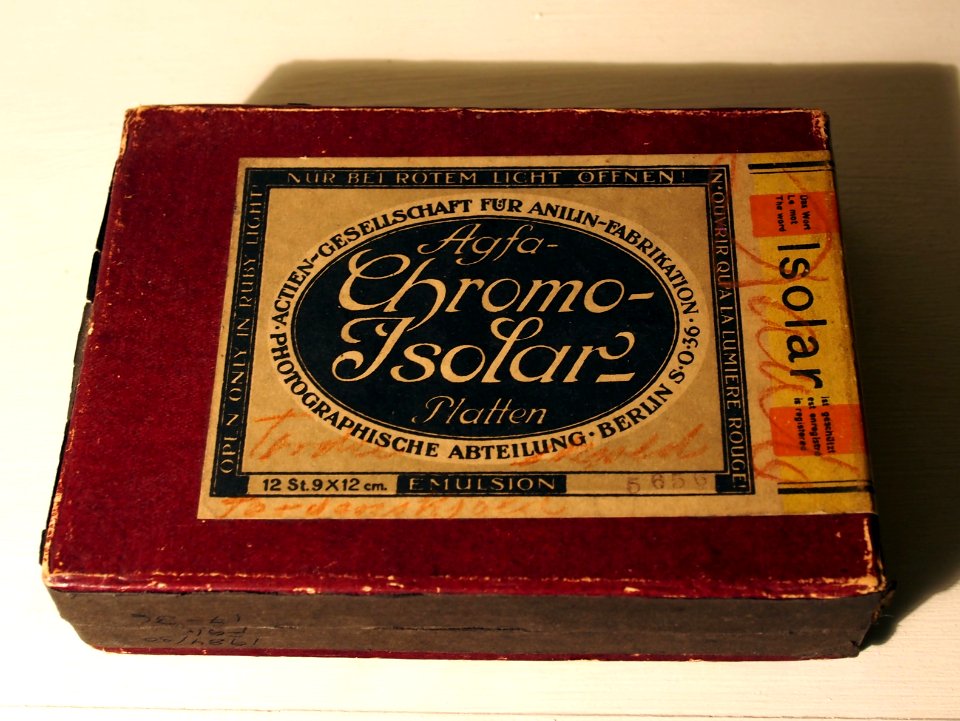 Old photographical equipment pic18