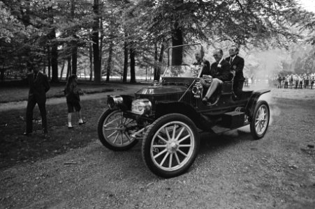 Old-timers op Soestdijk i.v.m. 25-jarig jubileum Pionier Automobielen Club, Bern, Bestanddeelnr 931-4880
