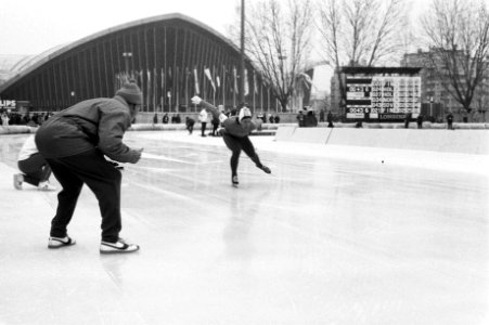 Olympische Winterspelen te Grenoble. Carry Geijssen in actie op de 1000 meter., Bestanddeelnr 921-0690