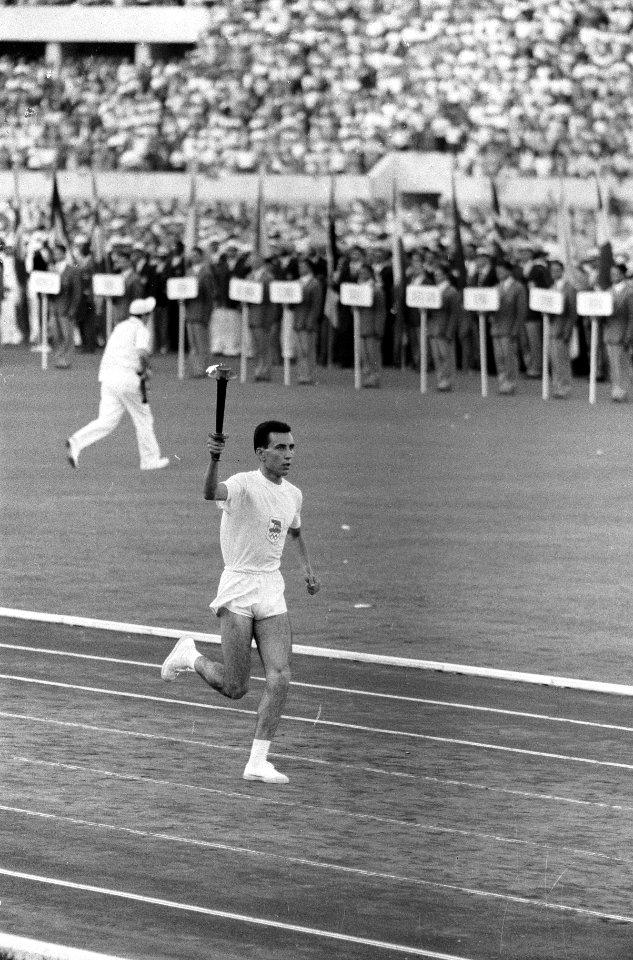 Olympische Spelen te Rome Opening Binnenbrengen Olympisch vuur, Bestanddeelnr 911-5410