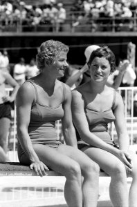 Olympische Spelen te Rome Nederlandse schoonspringsters in het Olympisch bad, Bestanddeelnr 911-5397