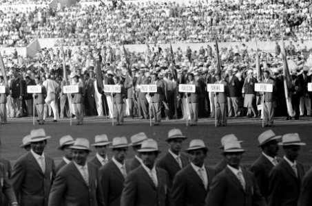 Olympische Spelen te Rome Opening Opgestelde landen, waaronder Nederland (Paes, Bestanddeelnr 911-5407)
