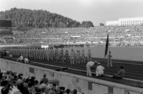 Olympische Spelen te Rome Opening Intocht der atleten in het Olympisch Stadion, Bestanddeelnr 911-5401