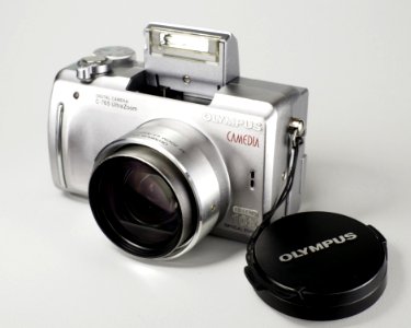 Olympus C-765 UZ front