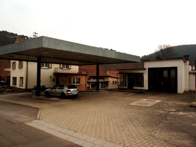 Old Petrol station at Elmstein pic4