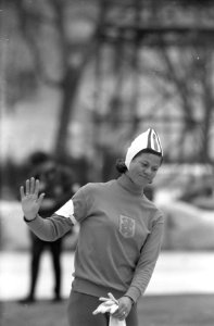 Olympische Winterspelen te Grenoble. Ans Schut rijdt uit na haar rit op de 3000 , Bestanddeelnr 921-0810