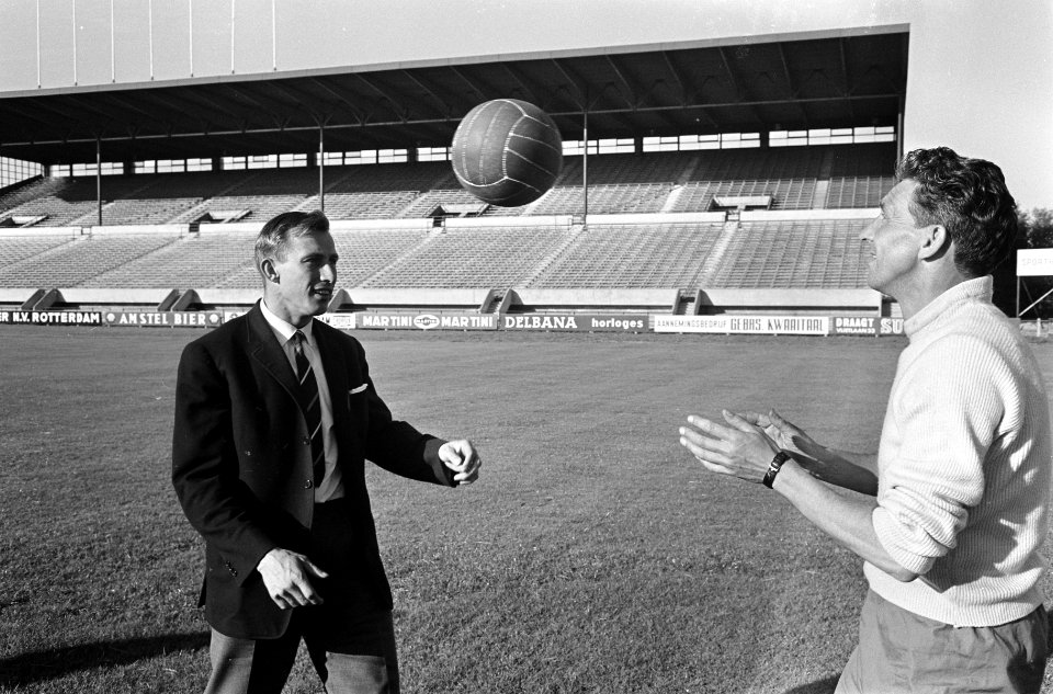 Ole Madsen bij Sparta, Ole Madsen met trainer, Bestanddeelnr 918-0374