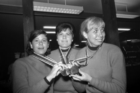 Olympische Winterspelen te Grenoble. De Nederlandse medaillewinnaars Ans Schut, , Bestanddeelnr 921-0819