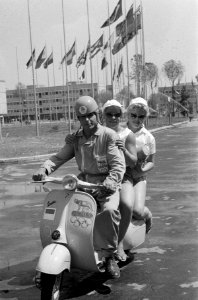 Olympische Spelen te Rome Scooter als vervoermiddel voor de atleten, Bestanddeelnr 911-5398