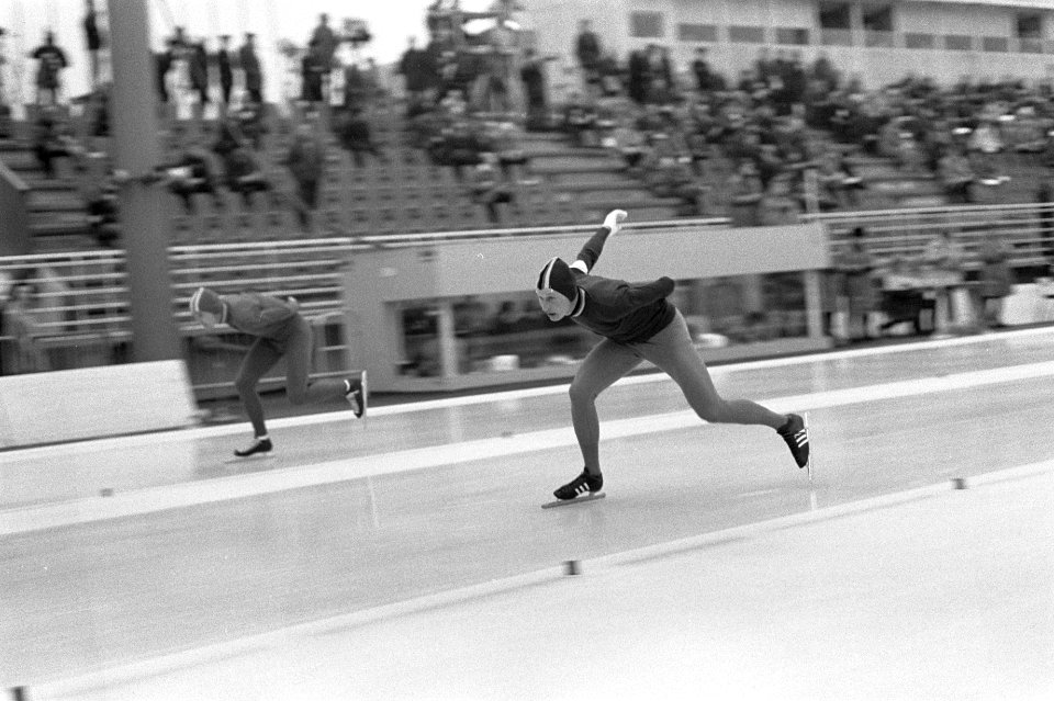 Olympische Winterspelen te Grenoble. Schaatsers in actie op de 1500 meter., Bestanddeelnr 921-0855