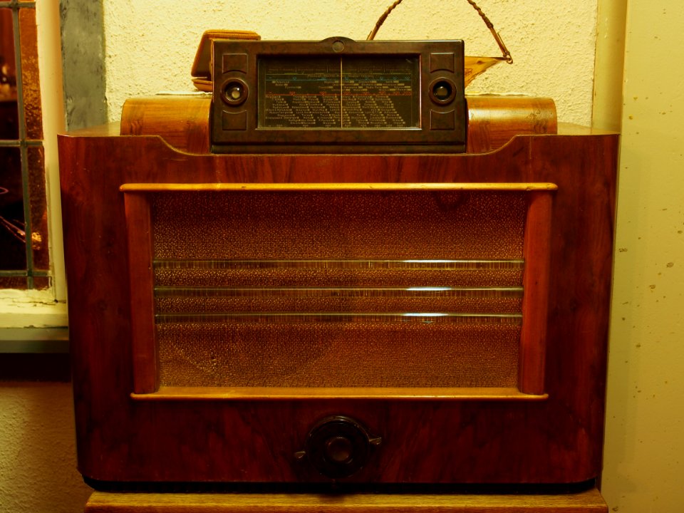 Old radio receiver, pic3