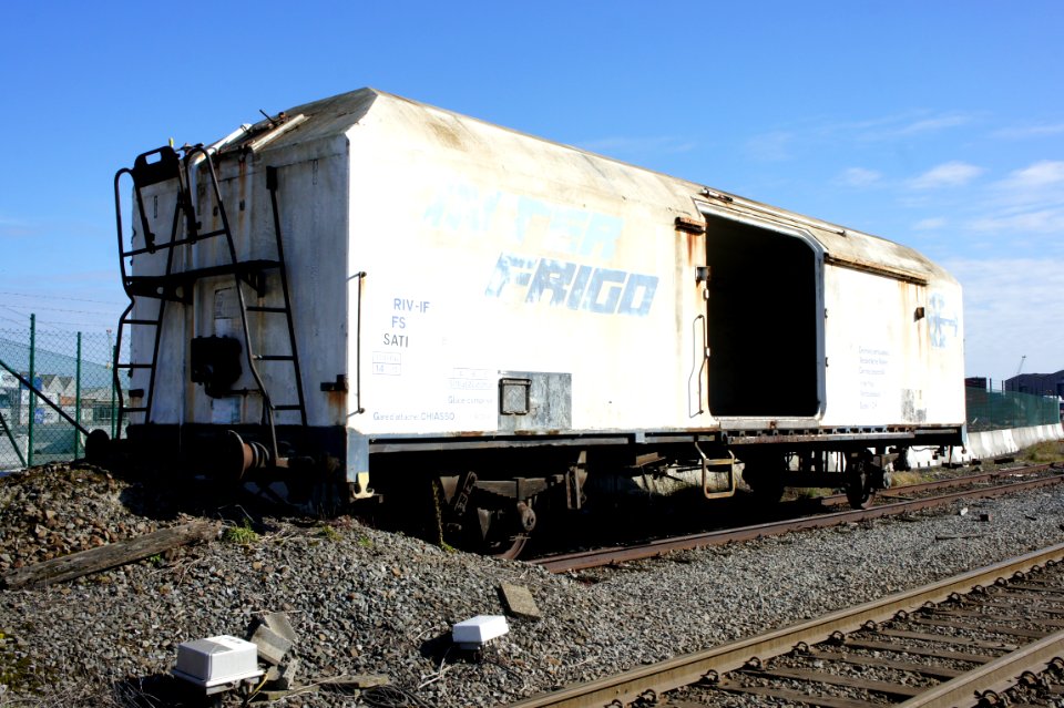Old railroad wagon Inter Frigo (Wettsteinplatz 1, Basel) at the Oosterweelsteenweg, Port of Antwerp, pic4