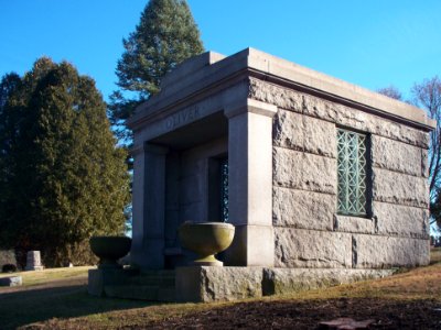 Oliver mausoleum, Sewickley Cemetery, 2014-12-26, 01
