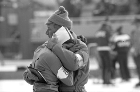 Olympische Winterspelen te Grenoble. Coach Piet Zwanenburg van Elly van den Brom, Bestanddeelnr 921-0796