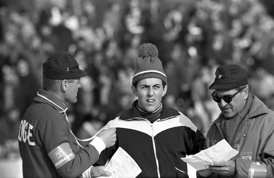 Olympische Winterspelen te Grenoble. Magne Thomassen (Noorwegen, midden) in over, Bestanddeelnr 921-0830