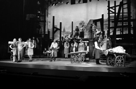 Oliver in Nederland tijdens repetitie Johnny Kraaikamp Fagin, met Jaap de Vries , Bestanddeelnr 915-5828