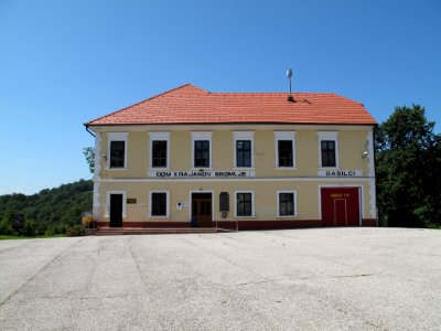 Old primary school Sromlje