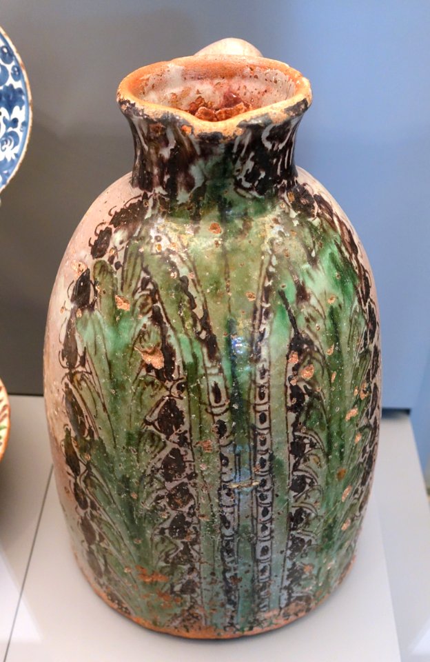 Olive oil bottle or cruet, Teruel, Spain, 15th century AD, ceramic - Museo Nacional de Artes Decorativas - Madrid, Spain - DSC08201
