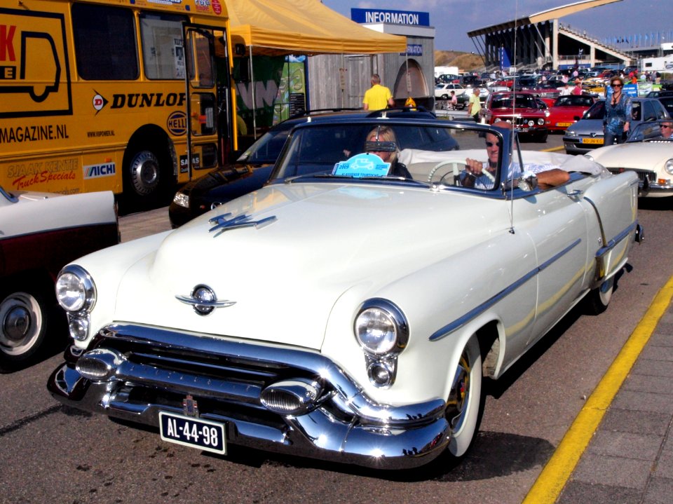 Oldsmobile 88 dutch licence registration AL-44-98 pic1