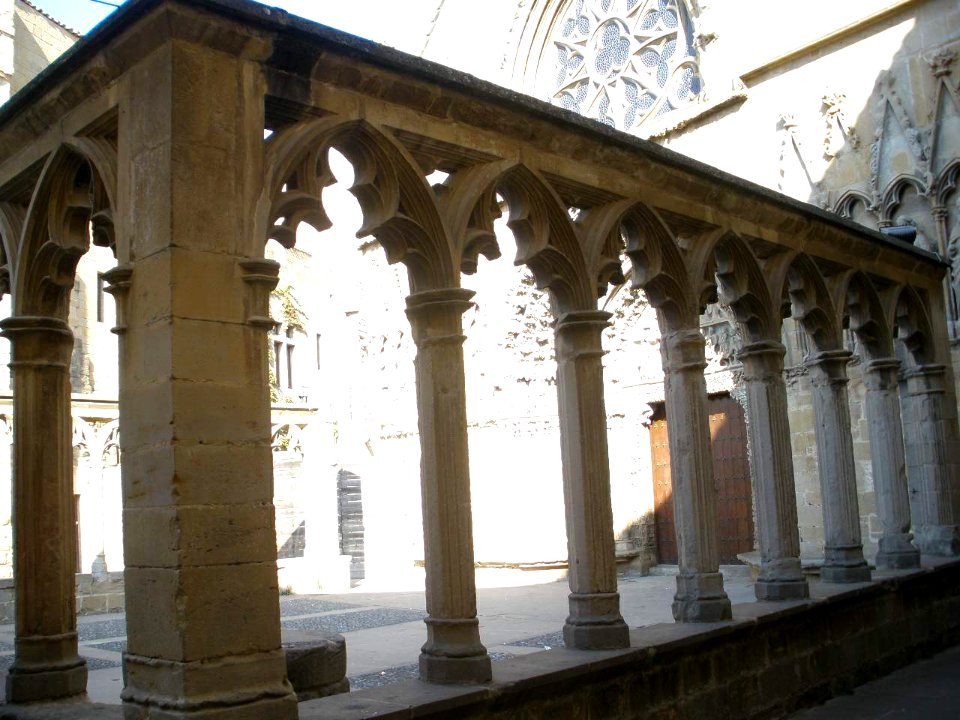 Olite - Iglesia de Santa María la Real, atrio 6