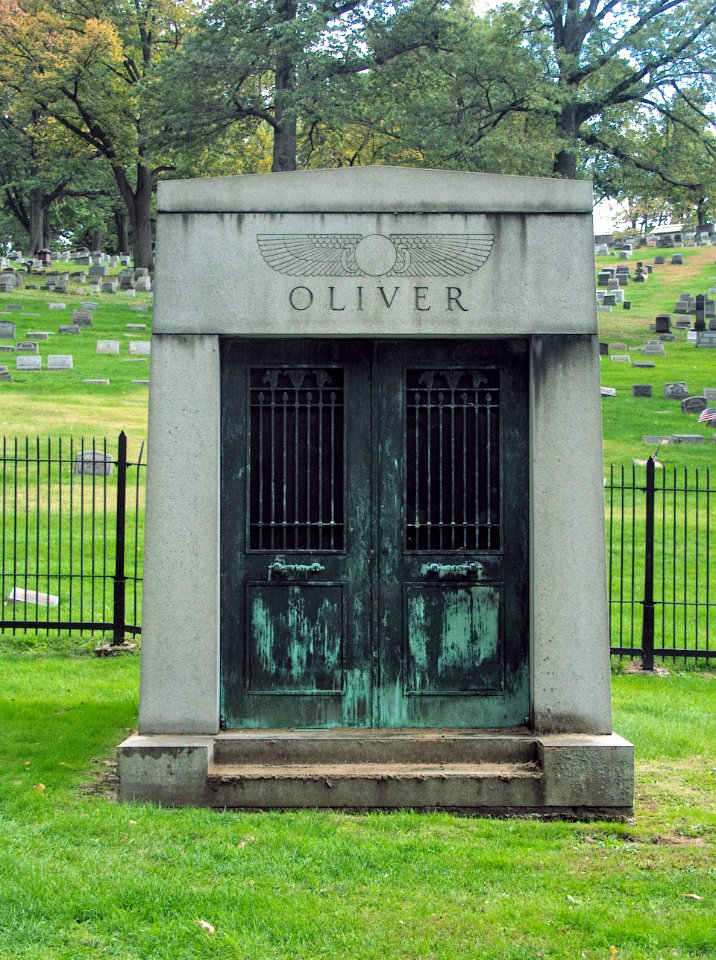 Oliver Mausoleum, Highwood Cemetery, 2015-10-18, 01