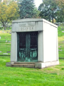 Oliver Mausoleum, Highwood Cemetery, 2015-10-18, 02