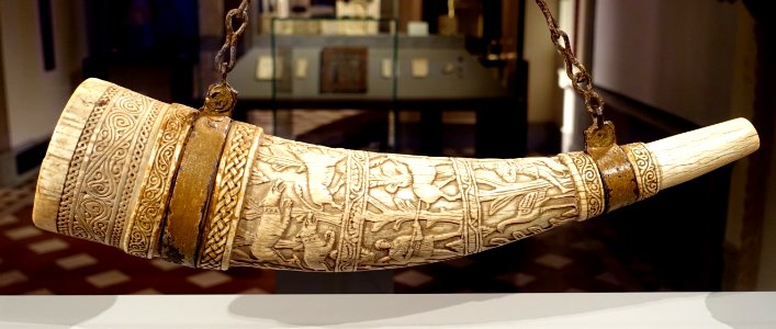 Olifant (ivory horn for signalling), Eastern Roman Empire, 11th century, ivory and bronze - Bode-Museum - DSC03487