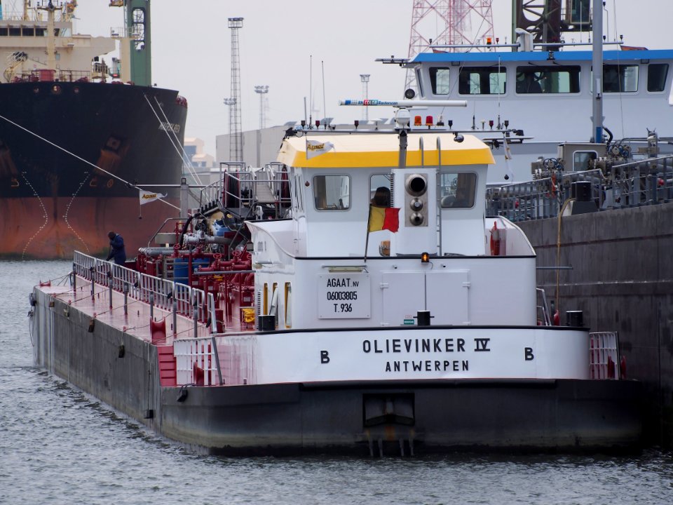 Olievinker IV ENI 06003805 Leopolddok, Port of Antwerp