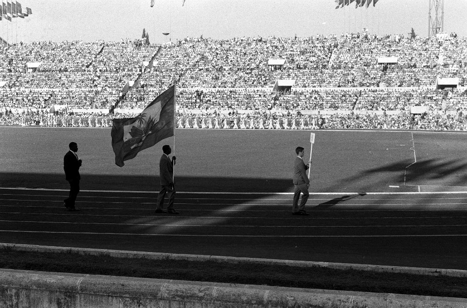 Olympische Spelen te Rome. Opening. Intocht der atleten in het Olympisch Stadion, Bestanddeelnr 911-5400