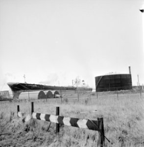 Olietanker bij tank in Rotterdam, Bestanddeelnr 926-8526