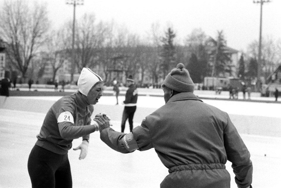 Olympische Winterspelen te Grenoble. Carry Geijssen na haar winnende rit op de 1, Bestanddeelnr 921-0691