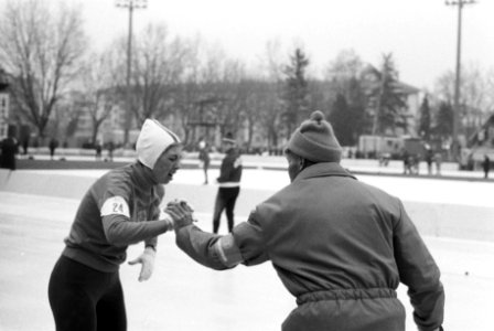 Olympische Winterspelen te Grenoble. Carry Geijssen na haar winnende rit op de 1, Bestanddeelnr 921-0691