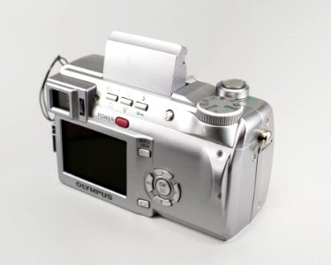 Olympus C-765 UZ back