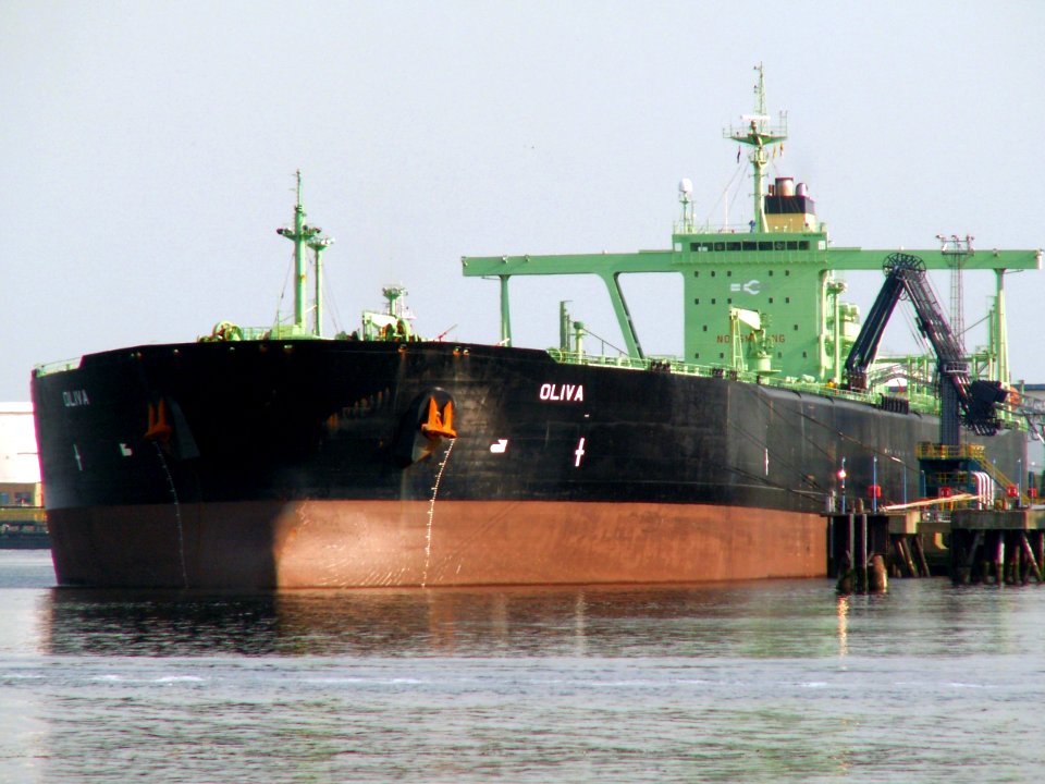 Oliva p2 at the '5e Petroleumhaven', Port of Rotterdam, Holland 04-Jul-2006