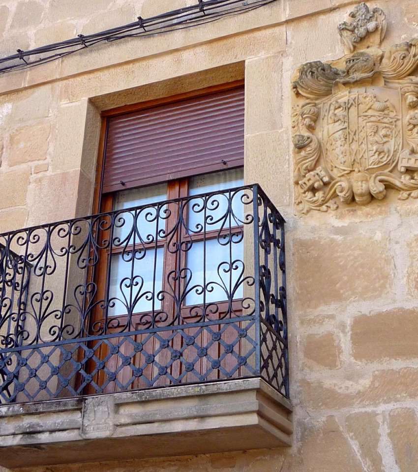 Ollauri - escudo y balcón