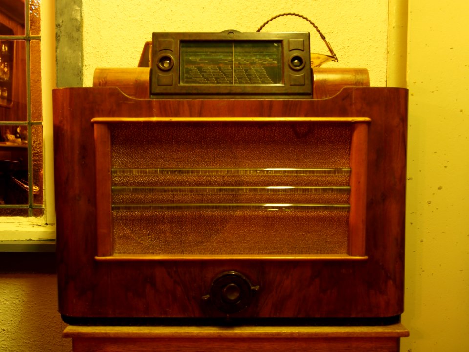 Old radio receiver, pic4